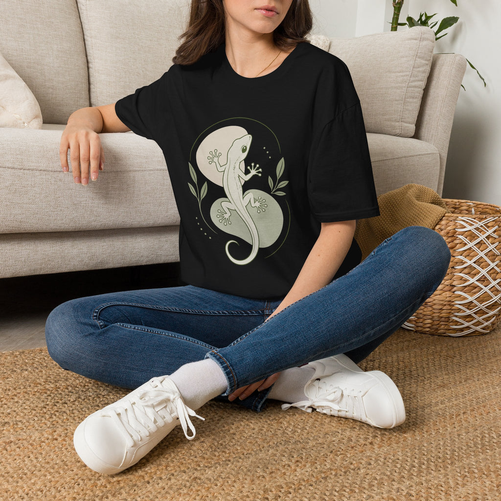 Lizard Graphic T-Shirt — Minimalist Gecko Nature Tee